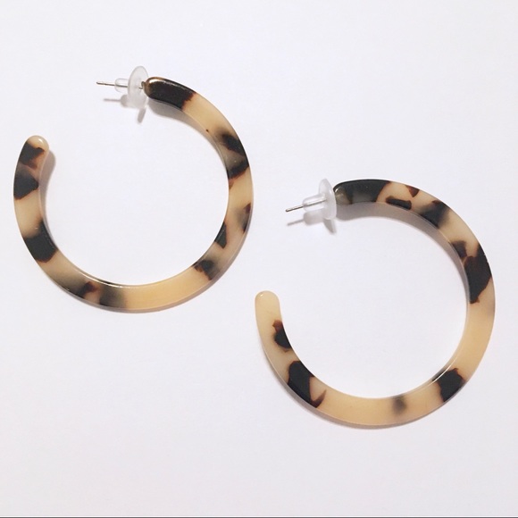 Light Tortoise Acrylic Resin Circle Hoop Earrings - Picture 2 of 6